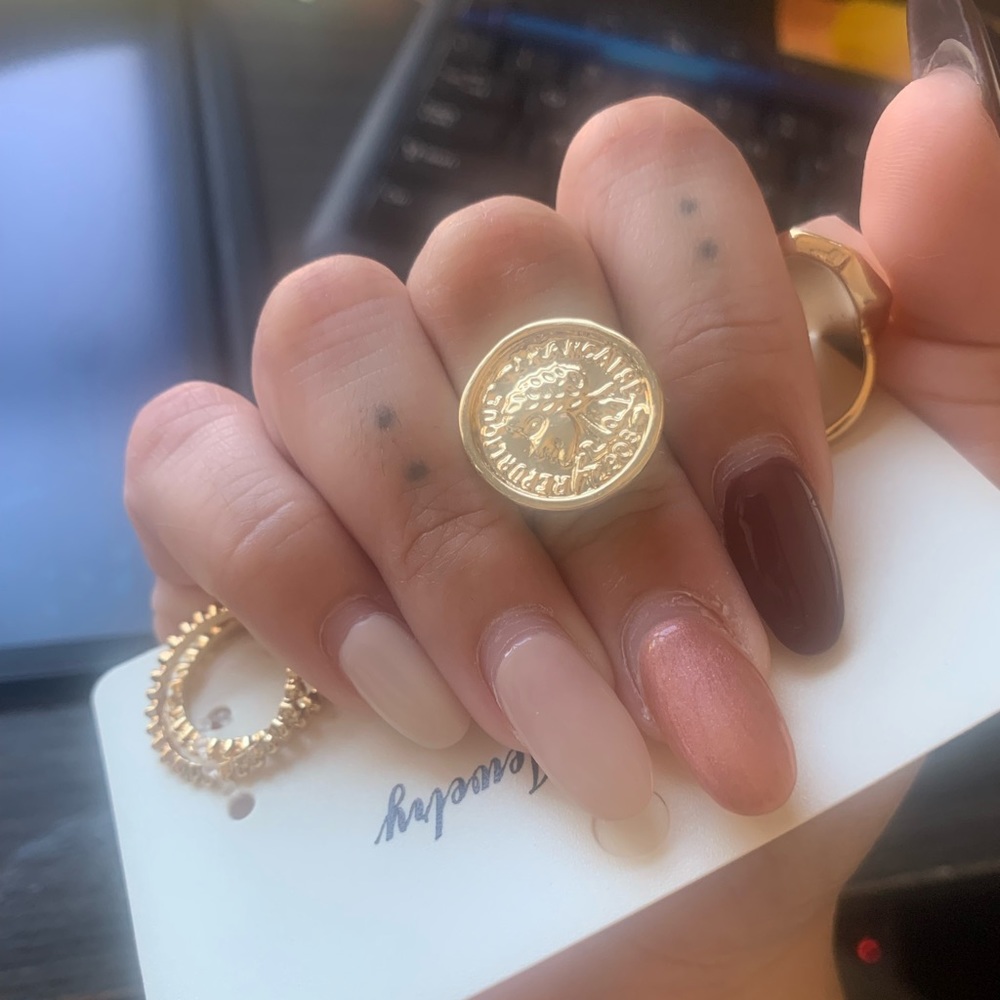 Set of 5 fashion rings. 🌞